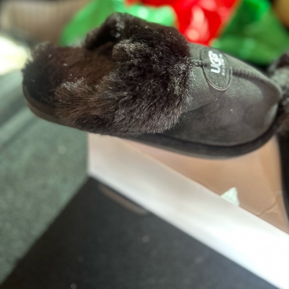 Buy Now brand new UGG, black slippers, size 6 as is not original box great price - Picture 6 of 6